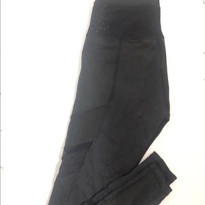 Lululemon Womens Black athletic workout leggings.